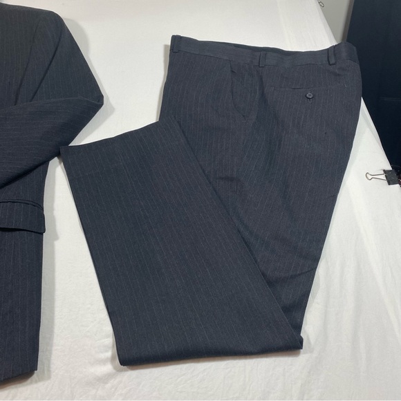 Kenneth Cole Reaction Pinstripe Suit 2 piece suit Straight leg pants sz … - Picture 8 of 16
